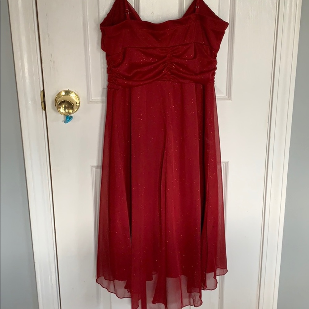 Red dress - Picture 3 of 4